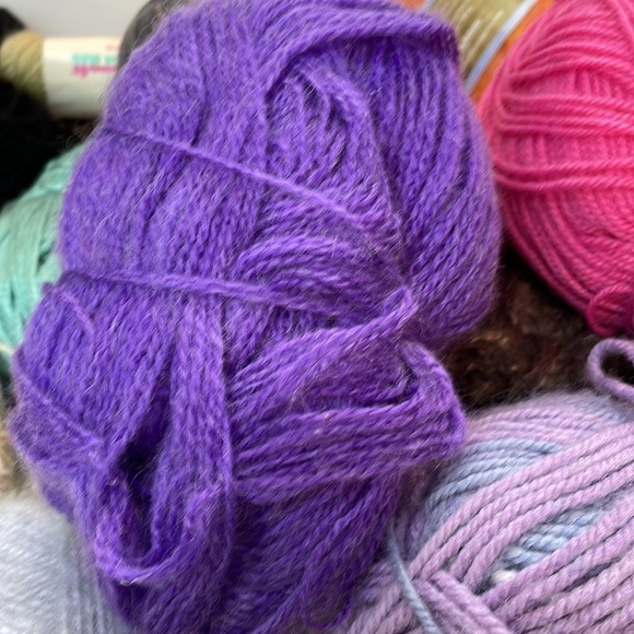 Miscellaneous BIG Bundle of Yarn - Picture 12 of 12
